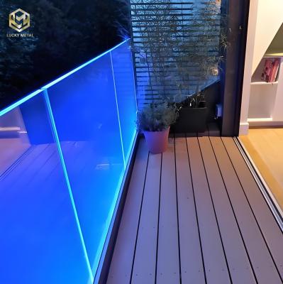 Chine Clôture de piscine en verre d'aluminium personnalisable de 1,8 m / 2,4 m Options de hauteur à vendre
