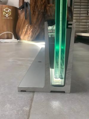 Chine Clôture en verre d'aluminium revêtu de poudre avec panneaux trempés pour la sécurité extérieure à vendre