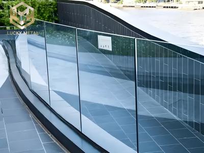 China Customizable Size Powder-Coated Aluminum Glass Fencing For Commercial Use for sale
