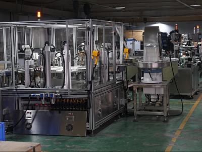 China Configuración de operación del carrusel de la máquina de llenado de tapa de desecante personalizada en venta