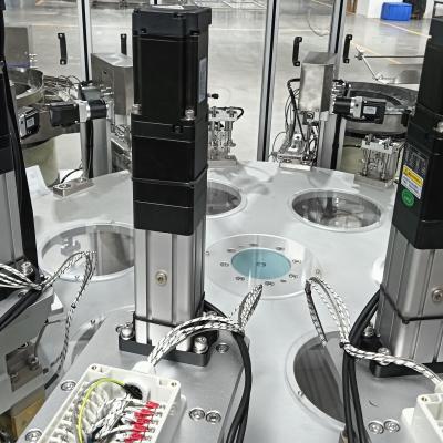 China Niet-standaard geautomatiseerde filmbedekkings assemblage machine, gemaakt van roestvrij staal, goede kwaliteit apparatuur. Te koop