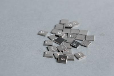 China Audental 03 Au54% High Noble Dental Ceramic Alloy Weiß Für Für die Herstellung von Porzellan Restaurationen Aufsetzungen Teilkronen zu verkaufen