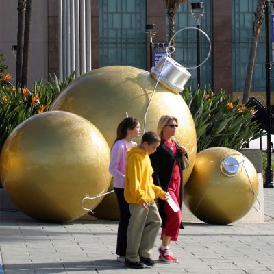 China City Center Plaza Christmas 2023 Fiberglass Baubles Commercial Christmas Displays Outdoor Christmas Decorations Giant Fiberglass Products for sale