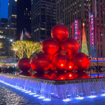 China City Center Plaza Christmas 2023 NYD Best Seller Ball Fiberglass Sculpture Classical Red & Golden Color Ball Motifs for City Center Decorations for sale