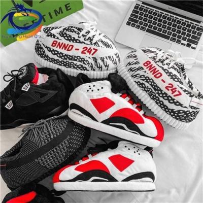 China 2023 Fashion Trend Big New Fashion Furry Slippers Plush Sneaker Slippers Winter Fits All Cow Sneaker Slippers for sale