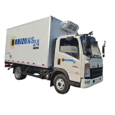 China 5tons cold reefer box truck 4x2 LHD HOWO 5C to 20C transport Frozen vaccine medical truck FRP Sandwich Panel refrigerator Truck for sale