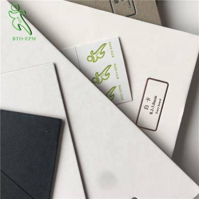 China Anti-Curb Laminate Gray Back Cardboard Rigid Board Kraft Paper with Black Back Gray Paper, Black Cardboard Kraft Back Rolls for sale