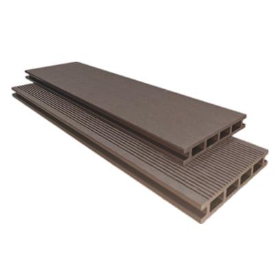 China Geborsteld oppervlak WPC -vloeren zorgen voor veiligheid voor binnen- en buitenruimtes 21*145 mm Te koop
