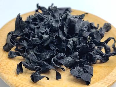Chine Le wakame séché de qualité supérieure: réhydrate les feuilles vert vif et grasse à vendre