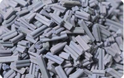 China Alphatonerde γ-Al2O3 der 2-8mm Gamma-Tonerde oder θ- Al2O3 kugelförmige Partikeltonerdekatalysatorstützkristallform zu verkaufen