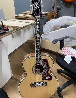 China Personalizado 43 INCH SJ200 JUMBO SOLID Guitarra eléctrica acústica lateral trasera con unión de abalones en venta