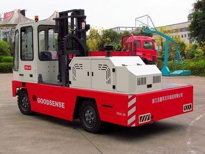 China Small But Perfectly Formed 3 Ton Diesel Industrial Side Loader Forklifts With Subtler Control for sale