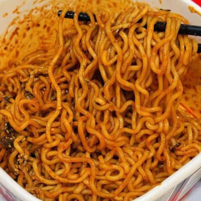 China Little Spicy Wuhan Dry Noodles Spicy Sesame Sauce Flavor For Your Authentic Chinese Noodle Experience for sale