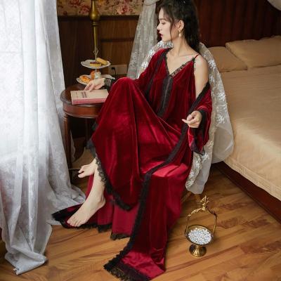 China 2022 New Style French Sleepwear Long Sleeve Women's Winter Sexy Long Yard Home Wear Gold Velvet Nightgown Suit for sale