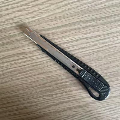 China Plastic Handle 9mm Utility Knives For Lightweight Materials Slide Locking Mechanism And Superior Performance for sale