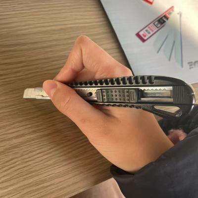 China Snap Off Blade Type Cutter Knife With Retractable Blade for sale
