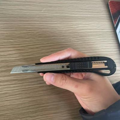China Snap Off Blade 9mm Utility Knives With Plastic Handle And 1 Blade Included for sale