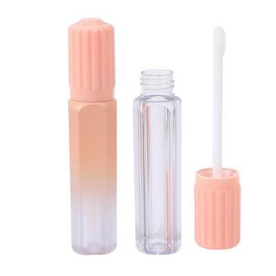 China Ontwerp drager dekking met borstel plastic lip glazuur buis in verschillende kleuren Te koop