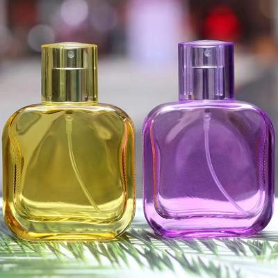 中国 30ml 噴霧器付き色彩のガラス香水瓶 香水のための空き包装 販売のため