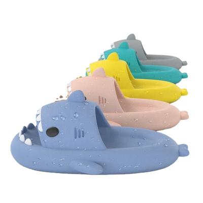 China Fashion Trend EVA Shark Slides Slippers Women Men Shark Slippers Cloud Beach Sandals Unisex House Slipper Cartoon Non-Slip for sale
