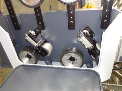 China Dimensión robótica completamente automática de la máquina pulidora 5000*5000*2000 para la base de aluminio de la silla en venta