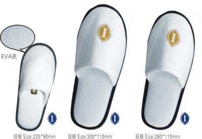 China Embroidery Logo Disposable Slippers For Guests Male 300*110mm Female 280*110mm for sale