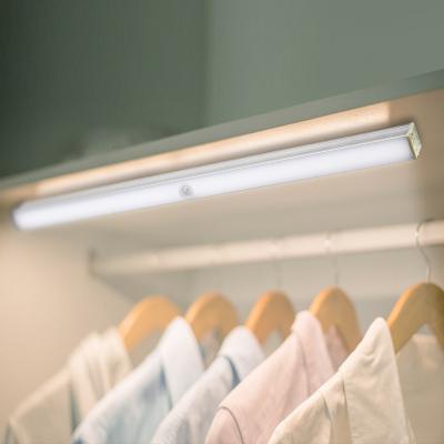 China Small Modern Led Sensors Cabinet Light Battery Operated Indoor Room Motion Sensor Wireless Lamp Wireless Radio Waves Night Light for sale