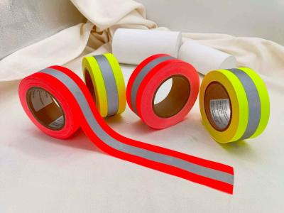 Chine 4 de pouce sangle légère du polyester de la classe 1 de bande de large 50mm haute 2 réfléchis jaunes pour l'habillement à vendre