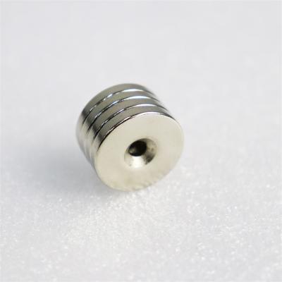 China Industrial Disc Countersunk Neodymium Countersunk Hole Magnets N35 N38 N40 N42 N45 N48 N50 Screw Magnets Prices for sale