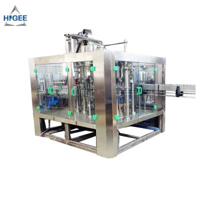 Chine Machine de remplissage de grande précision d'eau potable/3 dans 1 machine de remplissage liquide à vendre