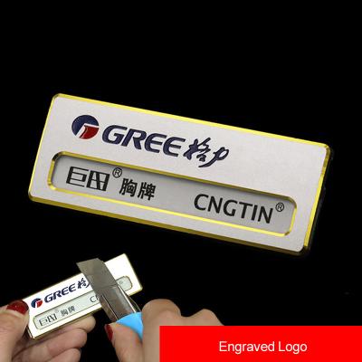 中国 オーダーメイド 刻印された名前タグ ロゴの色彩の記入と磁気 再利用可能な金属名札 販売のため