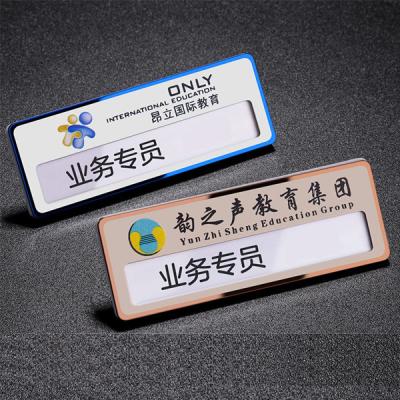 China Gepersonaliseerde naam van roestvrij staal met logo en vervangbaar Invoeg Premium naam tag Te koop