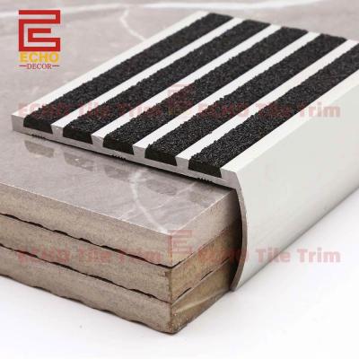 China Anti-slip betonnen trap neus trim Externe stap rand bekleding Te koop