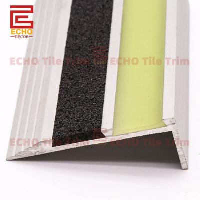 China Flexibel aluminium trappen neus trim stap neus rand hoek giet Te koop