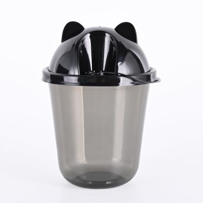 China Einweg-Schwarze Frost-Plastikbecher mit Panda-Ohrdeckel Trinkbecher aus Plastik zu verkaufen