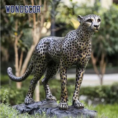 China Casting Animal Lifelike Bronze Life Size Cheetah Statue For Outdoor for sale