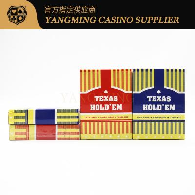 Chine Les cartes à jouer en plastique de club de Texas Hold'Em ont givré le logo adapté aux besoins du client par rouge et bleu à vendre