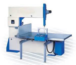 China Cortador geral 1.74kW automático da esponja do CNC, máquina de corte vertical à venda