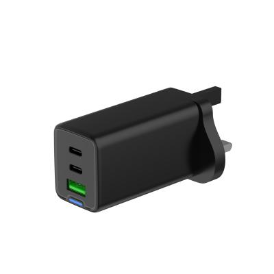 China High - Performance UK Plug Charger with Multiple Ports for sale