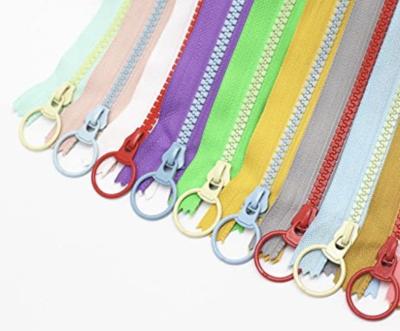 中国 ODMの光沢があるリングを超持ち上げる耐久の多彩で装飾的な金属のジッパー 販売のため