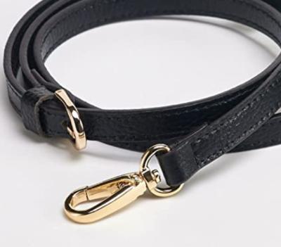 中国 黒い革調節可能なCrossbodyの取り替えの財布は旋回装置のホックとの1.2mを紐で縛る 販売のため