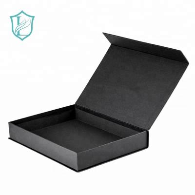 China Recycled Materials Hot Stamping Gift Boxes Wholesale Black Paper Hair Bundle Packaging Box for sale