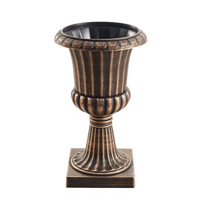 China Yicai Factory Wholesale Outdoor Garden Decor Plastic Urn Flower Pots Pedestal Planters en venta