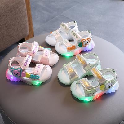 China New Fashion Flat Baby Lighting Sandals Children's Shoes Boys and Girls Beach Colorful LED Shoes Toddler Sandals for sale