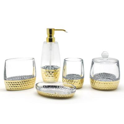 China Sustainable Vintage Hammered Pattern Glass Gold Design Bathroom Accessories Set for sale