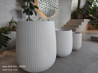 Cina Piantatrice in fibra di argilla di superficie liscia per opzioni di visualizzazione delle piante personalizzate in vendita