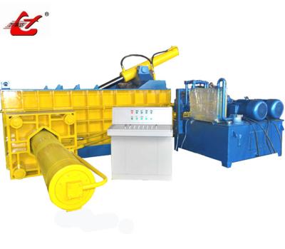 China 138 ton capaciteit Schroot metalen baler machine met Omron Japan PLC-operatie voor staalmateriaal Te koop