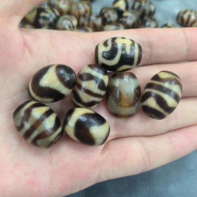 China Stone 50pcs/combo Tiger Tooth Pattern Old Agate Natural Dzi Beads Daluozhu Yellow Weathered Tooth Pattern Bracelet Necklace Wholesale for sale
