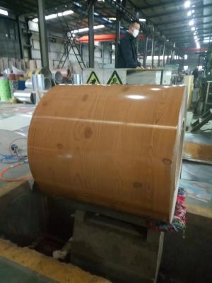 China Círculo de acero pre-pintado de grano de madera Círculo de acero galvanizado Z100 Revestimiento de pared Decoración interior PE 15 años de garantía en venta
