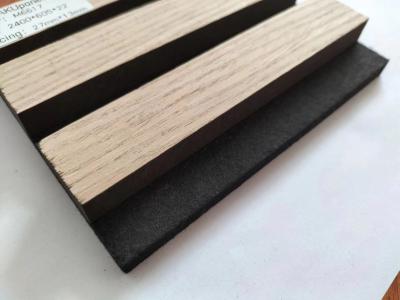 China slat wooden wall panels Office Studio Akupanel Wooden Slatted Sound Absorbing Proofing Wood Slat Wall en venta